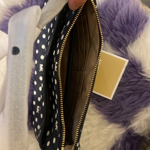 Micheal Kors Jet Set Charm - Picture 4 of 5